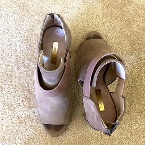 Louise et Cie (Vince Camuto) - open toe booties.